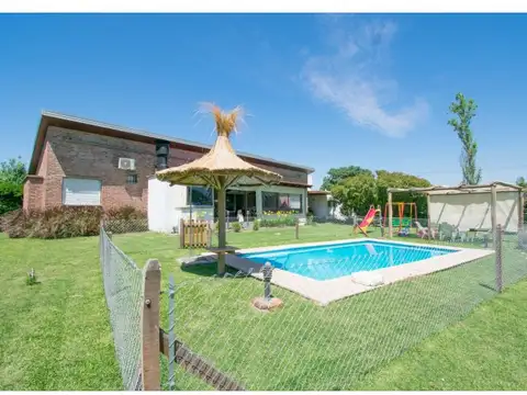 Casa 6 ambientes con 2 baños