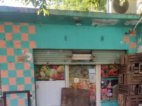 3 Locales a la calle 