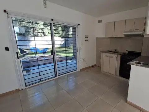 Casa en Alquiler con 2 cocheras