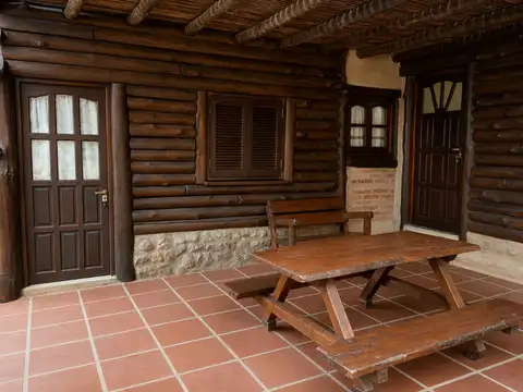 Casa 8 ambientes con 4 baños