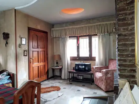 Casa 5 ambientes con 2 baños