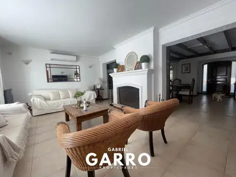 Casa 5 ambientes con 4 baños