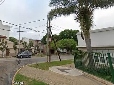 VENTA PH C/ EDIFICACION A REFACCIONAR EN  BERNAL