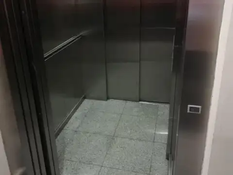 Oficina 24 metros al frente 1 cuadra Subte