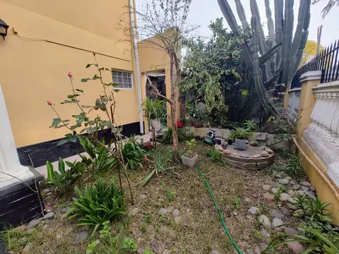 Depto Tipo Casa 4 ambientes con 2 baños