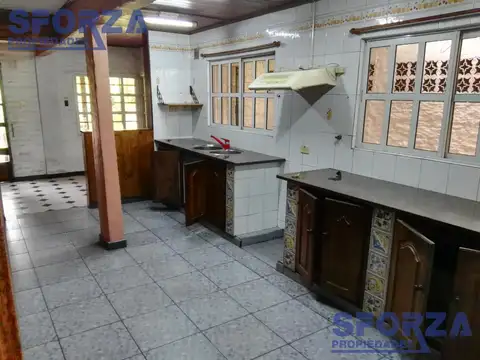 Casa 4 ambientes con 2 baños