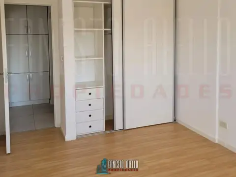 VENTA DEPARTAMENTO 2 AMBIENTES CON BALCÓN Y COCHERA, QUILMES CENTRO.