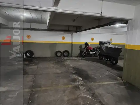 En venta: Gran cochera cubierta c/acceso x rampa en Monte Castro