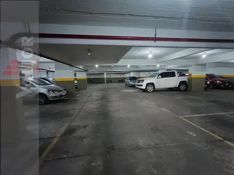 En venta: Gran cochera cubierta c/acceso x rampa en Monte Castro