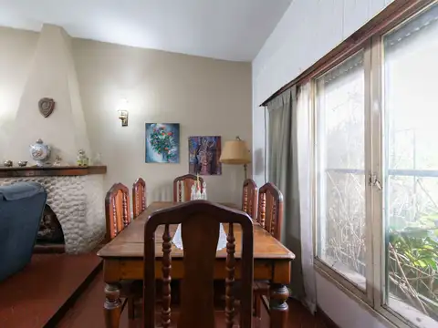 Casa 4 ambientes con 2 baños