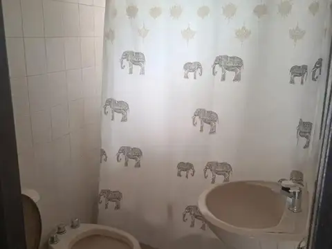 Impecable Primer piso con balcón y terraza