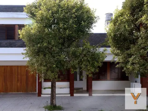 Casa en venta - 4 Dormitorios 2 Baños - Cochera - 240Mts2 - Balcarce
