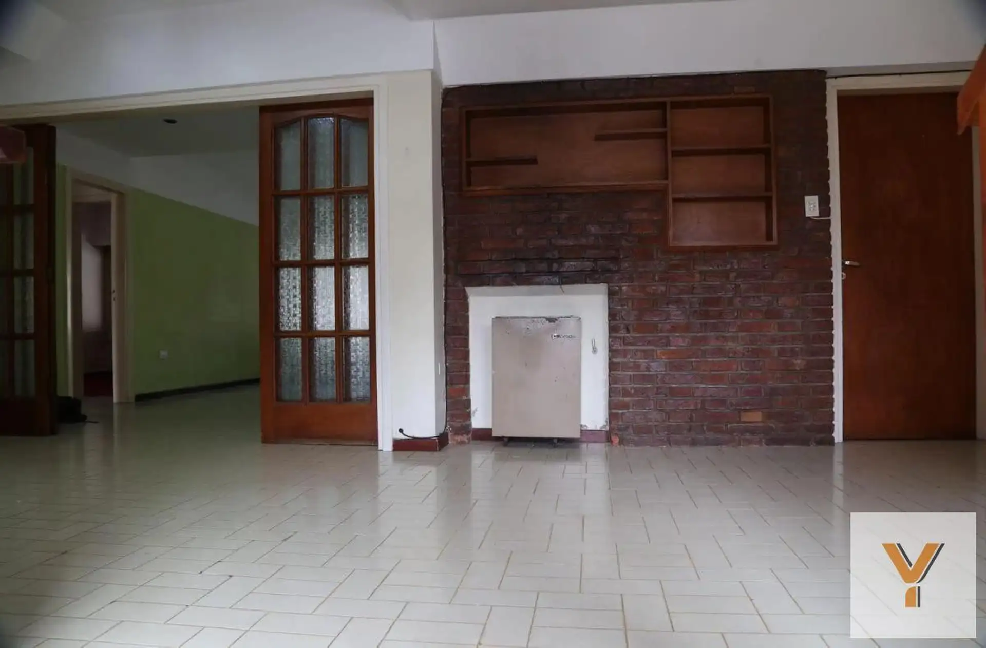 Casa 4 dorm, 200 m² cubiertos + quincho con parrilla y cochera — Balcarce