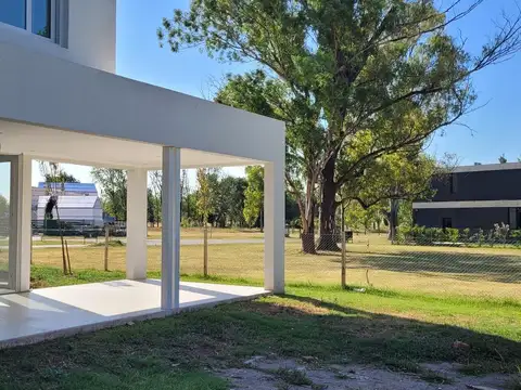 Casa 4 ambientes con 4 baños