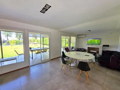 Casa 4 ambientes con 3 baños