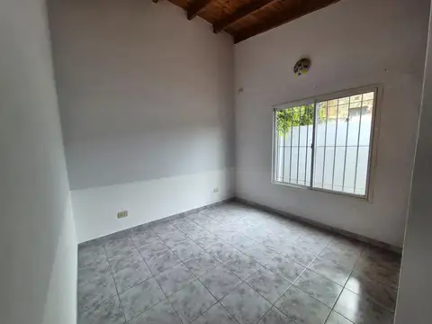 Depto Tipo Casa en Alquiler de 2 dormitorios