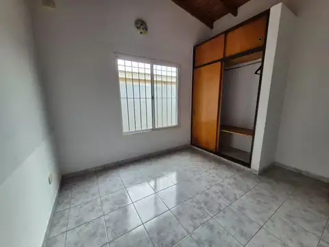 Depto Tipo Casa en Alquiler en Wilde, $ 800.000