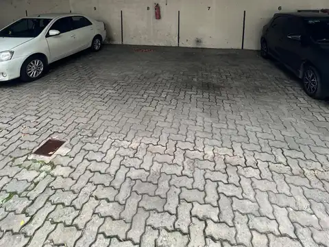3 e/ 38 y 39 300, Piso 8