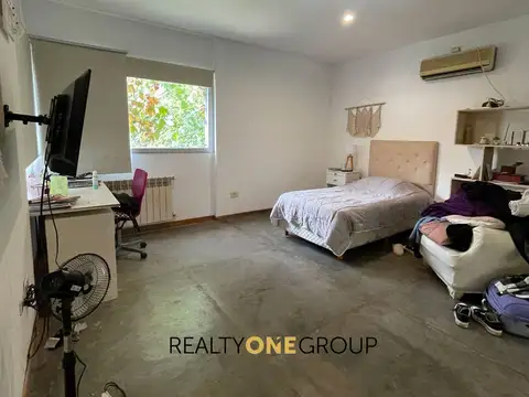 Casa en Venta con 3 cocheras