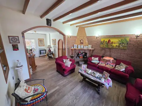 Departamento 8 ambientes con 2 baños
