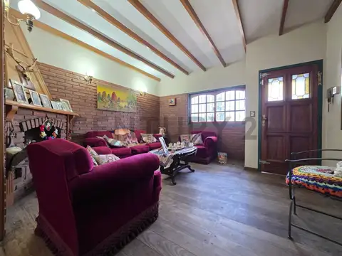 Venta gran ph de 8 ambientes de categoría, en Villa Maipú / permuta.