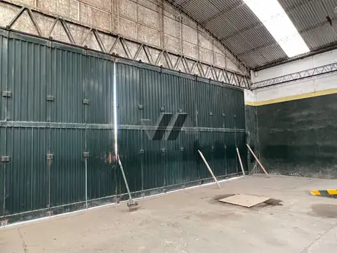 Galpon sin columnas. Acceso para camiones. Estacionamiento. Miramar.