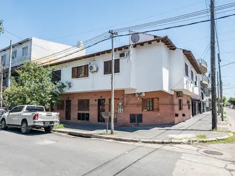 Venta Ph 2 ambientes con patio Lomas del mirador