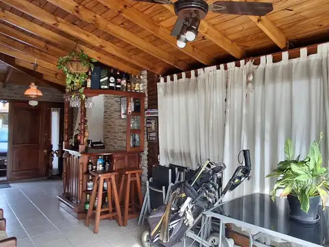 Casa 4 ambientes con 2 baños