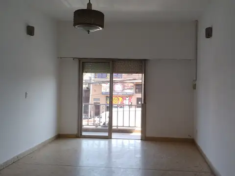 2 LOCALES, + 4 DEPTOS DE 3 AMBIENTES (RECIEN ESTRENADOS) + 1 DE 2 AMB.  + CHALET EN P. ALTA 4 AMB.