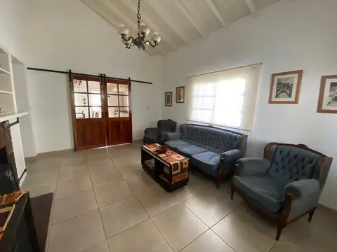 Casa en Venta en Isidro Casanova, USD 160.000