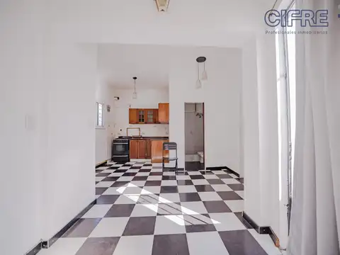 PH de 3 ambientes 1ero x escalera TIPO CHORIZO muy luminoso con patio en Villa del Parque