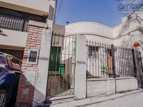 PH de 3 ambientes en 1er piso por escalera muy luminoso con patio en Villa del Parque