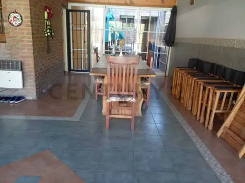 Casa en Venta con 2 cocheras