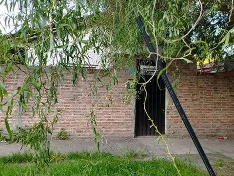 CASA EN VENTA A REFACCIONAR TEMPERLEY.