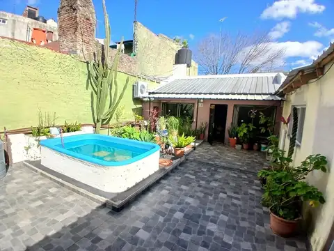 Casa en lote propio, dos habitaciones pileta y parrilla