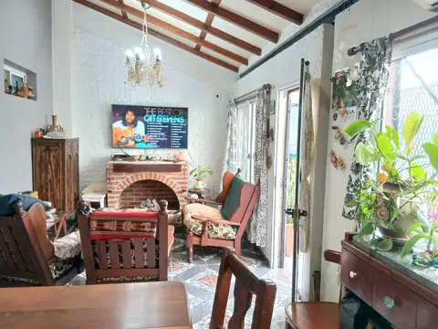 Casa en lote propio, dos habitaciones pileta y parrilla