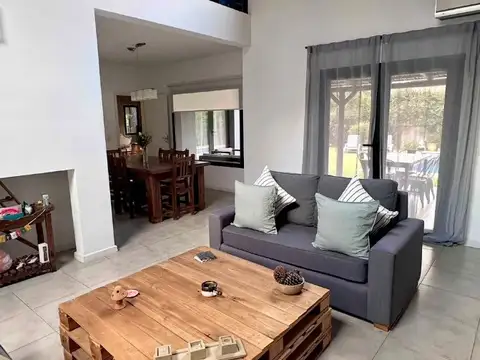 Casa 5 ambientes con 3 baños