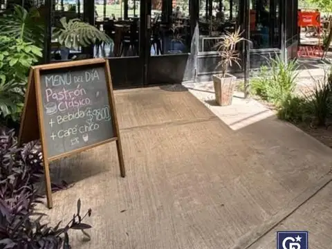 Venta Local con Renta en Centro Comercial Pueblo Caamaño, Pilar