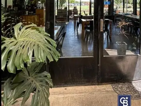 Venta Local con Renta en Centro Comercial Pueblo Caamaño, Pilar