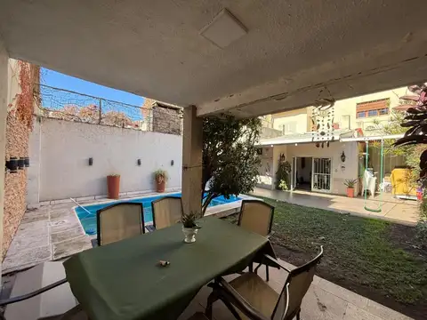 VENTA - CASA 4 DORMITORIOS CON PATIO Y PILETA - BARRIO PARQUE