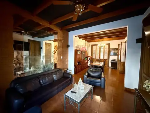 VENTA - CASA 4 DORMITORIOS CON PATIO Y PILETA - BARRIO PARQUE