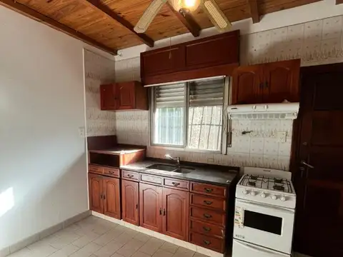Casa 2 ambientes con 1 baño