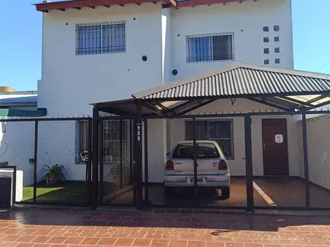 Casa de 5 Ambientes con Doble Entrada y Gran Fondo