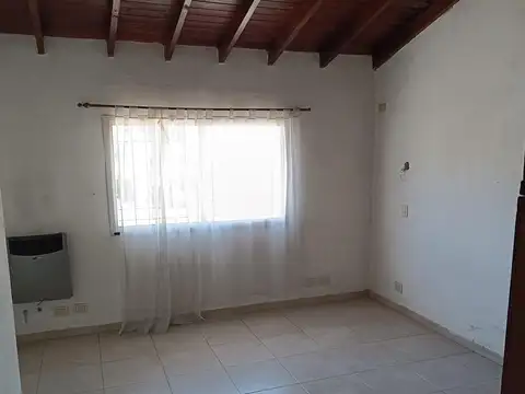 Casa de 5 Ambientes con Doble Entrada y Gran Fondo