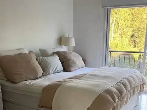 Casa en Alquiler con 1 cochera