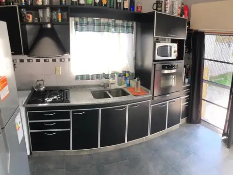 Casa 2 ambientes con 1 baño