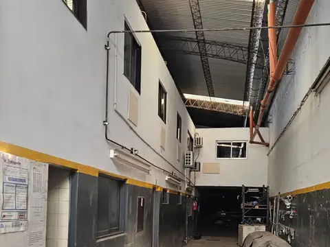 Excelente Planta Industrial 1350 m2 sobre 1510 m2 de terreno sale a dos calles zona Industrial