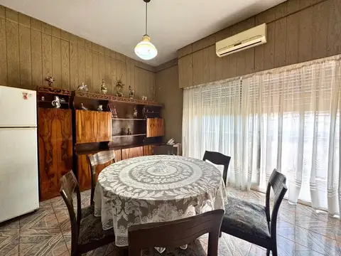 Casa en Venta con 8 cocheras