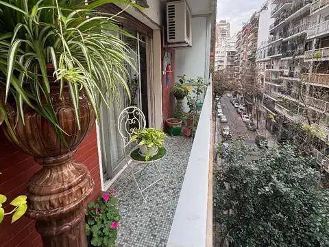 4 amb con dependencia al frente con balcón y cochera fija en PB