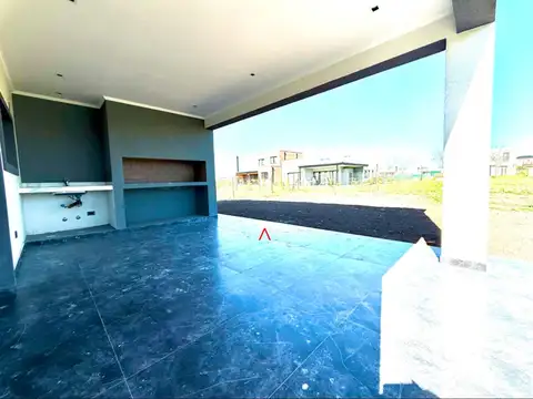 Casa 5 ambientes con 3 baños